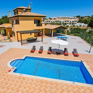 Villa Nincha - Heated Pool - Free Wi-fi - Air Con, Albufeira